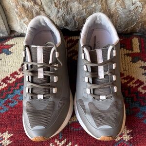 Vionic Women's Edin Active Sneakers - size 7.5